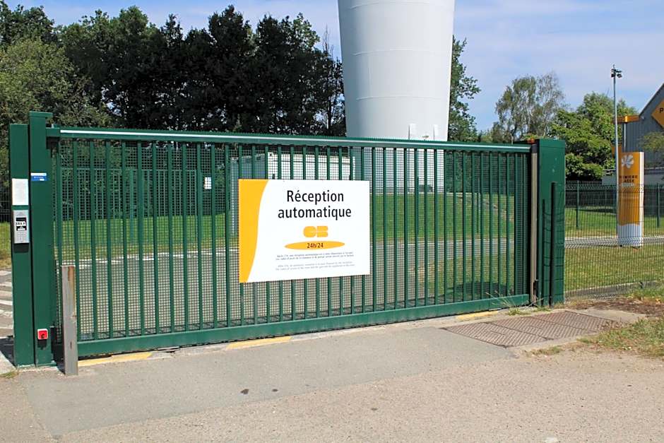 Premiere Classe Saint Quentin En Yvelines - Elancourt