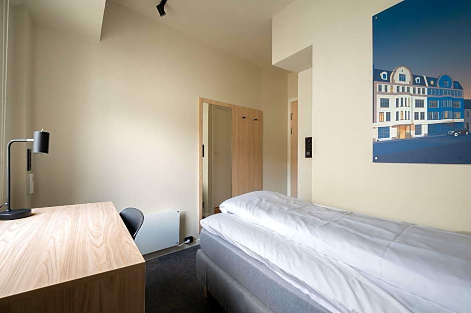 BREEZE Hotel Victoria - Self-Service