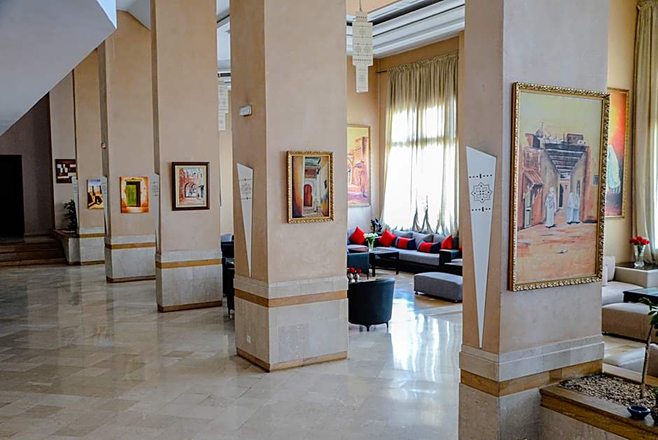 Intouriste Hôtel & Suites