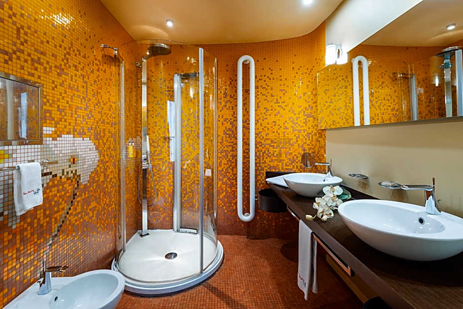 Les Fleurs Boutique Hotel