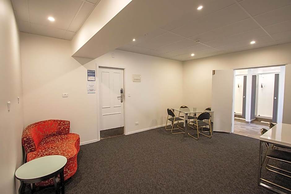 Hotel Waterloo & Backpackers