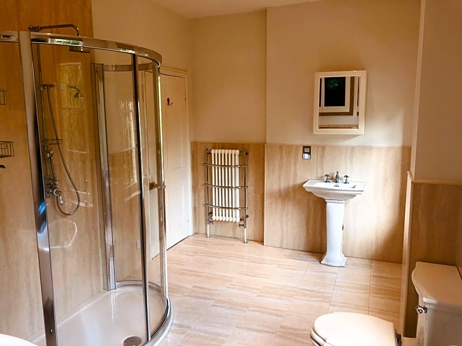 Somerleyton Meadows - The Hideaway Hut & Hot Tub