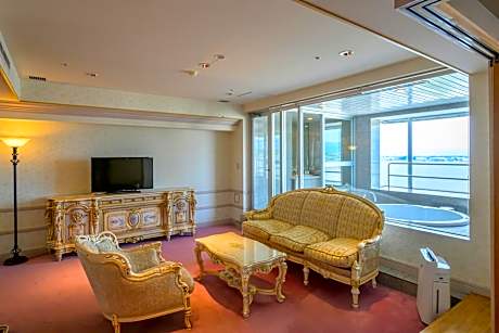 Deluxe Suite with Jacuzzi bath