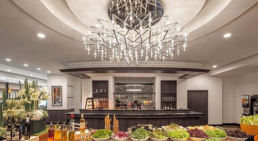 Lakeshore Hotel Metropolis