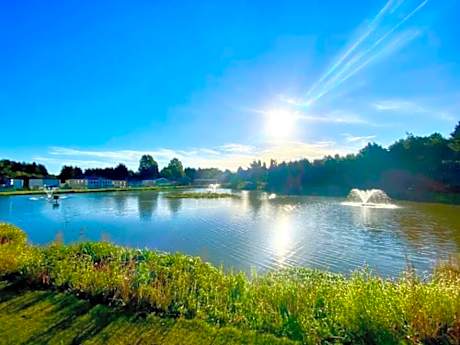 Heathery Lodge with Hot Tub