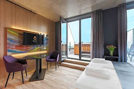 Luxury Penthouse Suite With Outdoor Jacuzzi