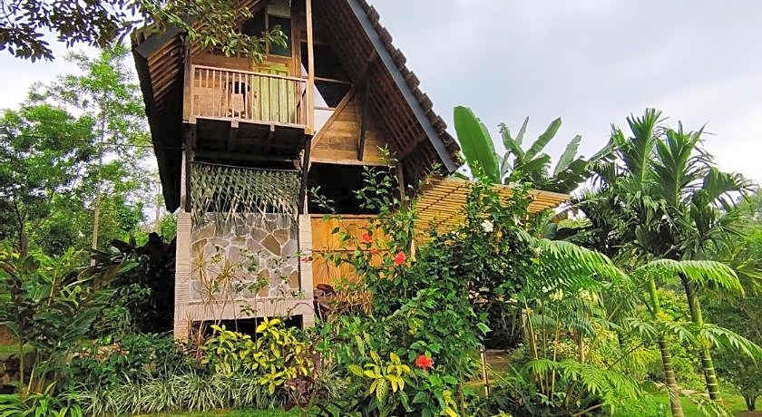 Omah Hanoman Turu By Kebun Hanoman