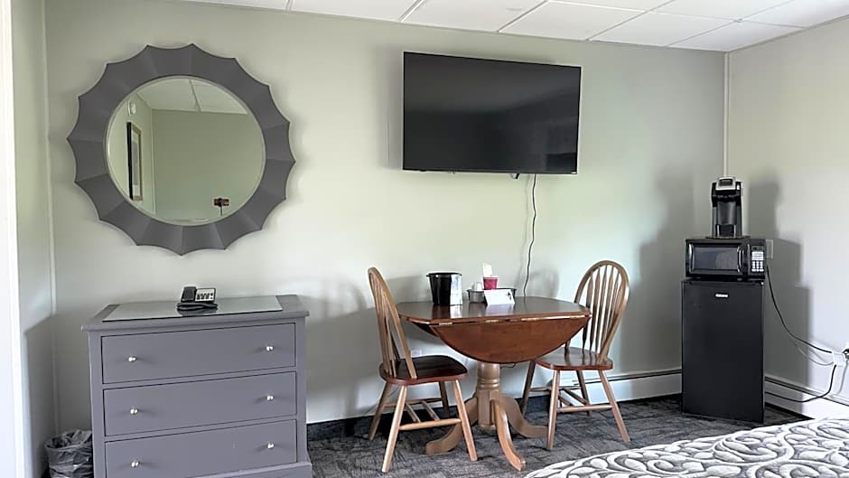 Colonial Valley Motel