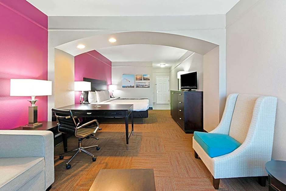 La Quinta Inn & Suites by Wyndham Winnie