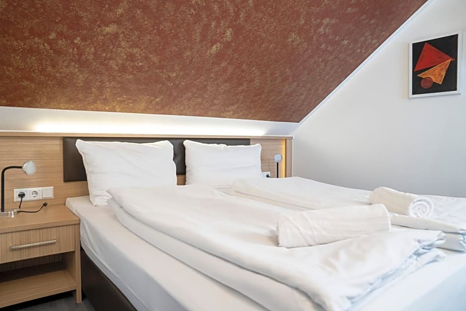 Alpha & Omega Hotel