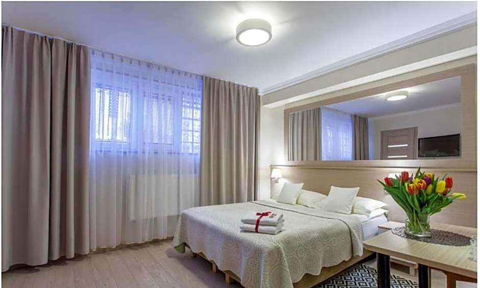 Villa Anna - Noclegi Rooms - FREE parking, taras, 1500m do Starówki