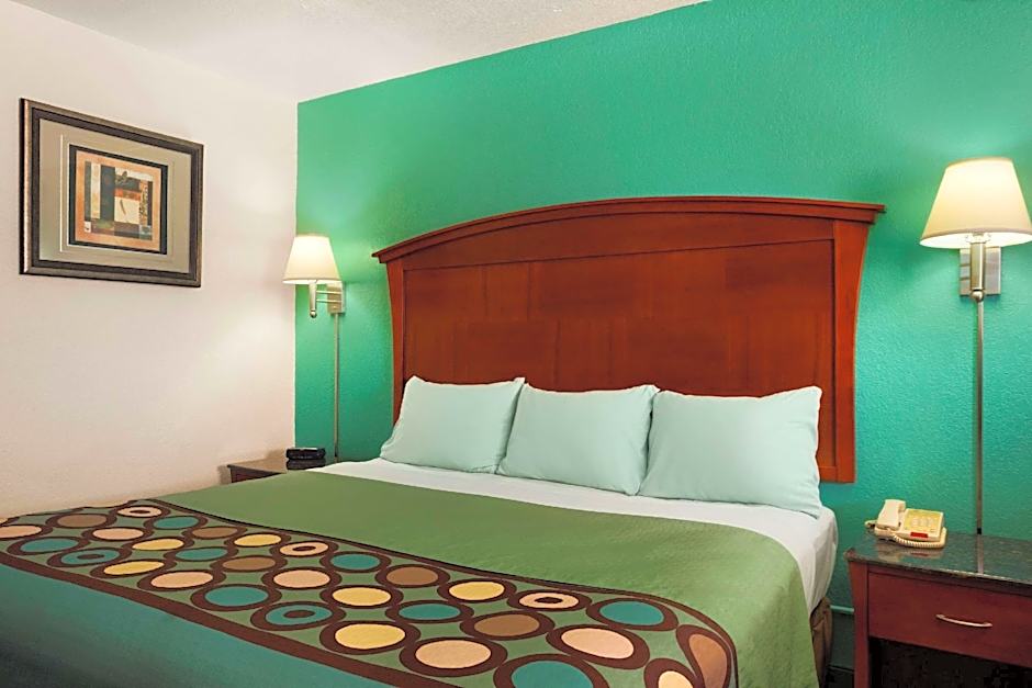 Super 8 by Wyndham Pleasanton