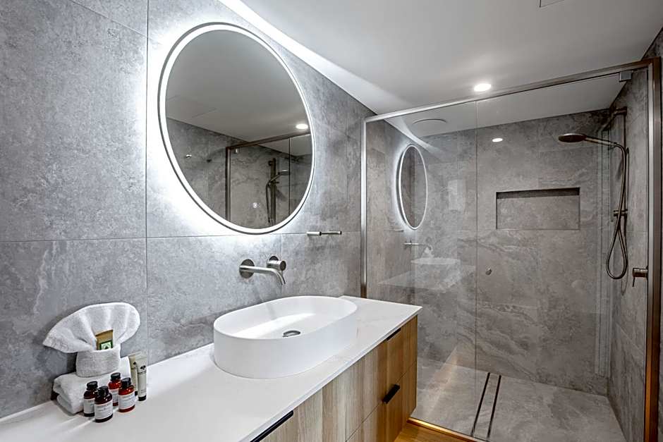 Pacific Plaza Apartments