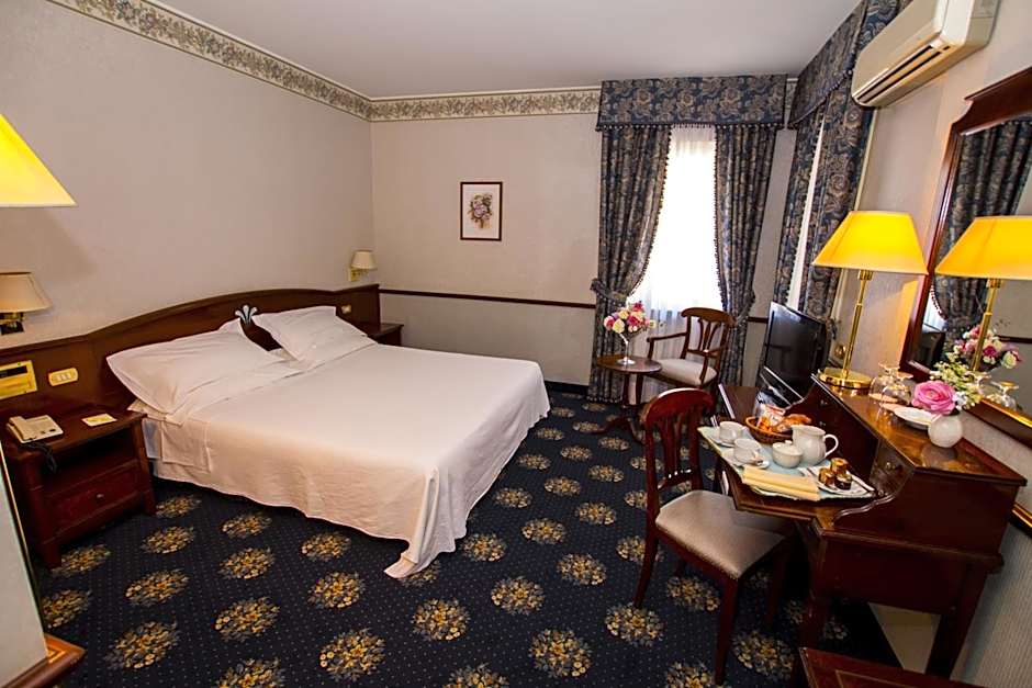 Hotel De La Ville