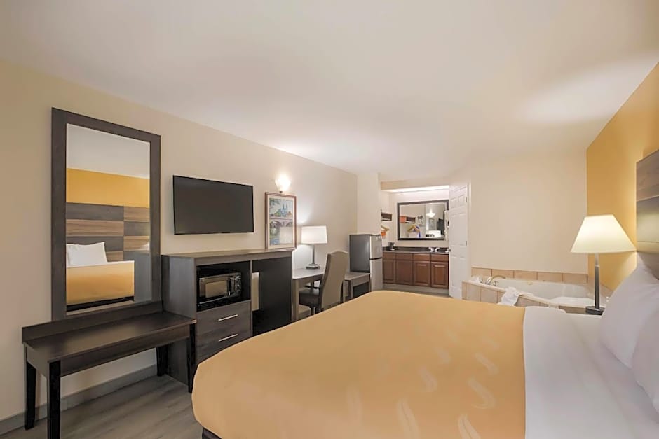 Quality Inn & Suites Greensboro near Lake Oconee