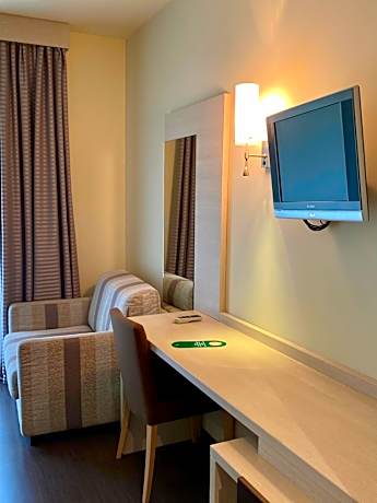 Standard Double or Twin Room with Garden View