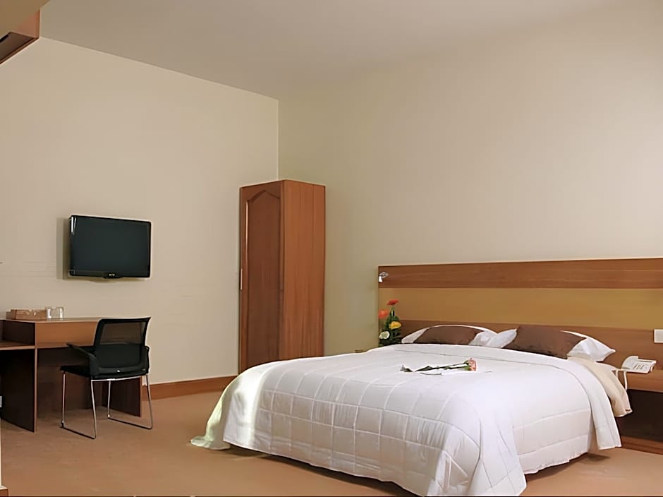 Richmond Hotel And Suites