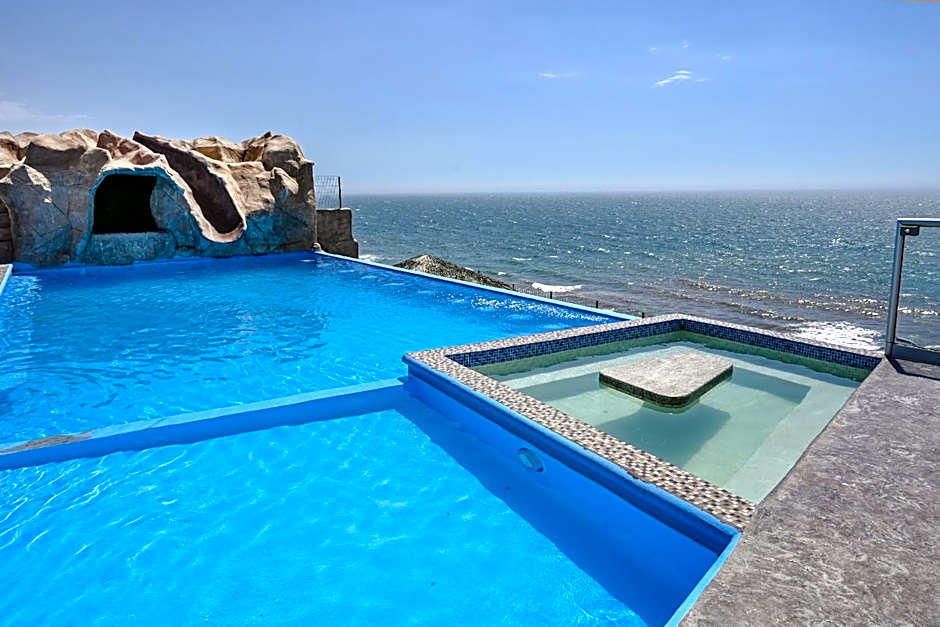 Half Acre Oceanfront Paradise With Private Pool, Jacuzzi, Fire Pit, Beach Access