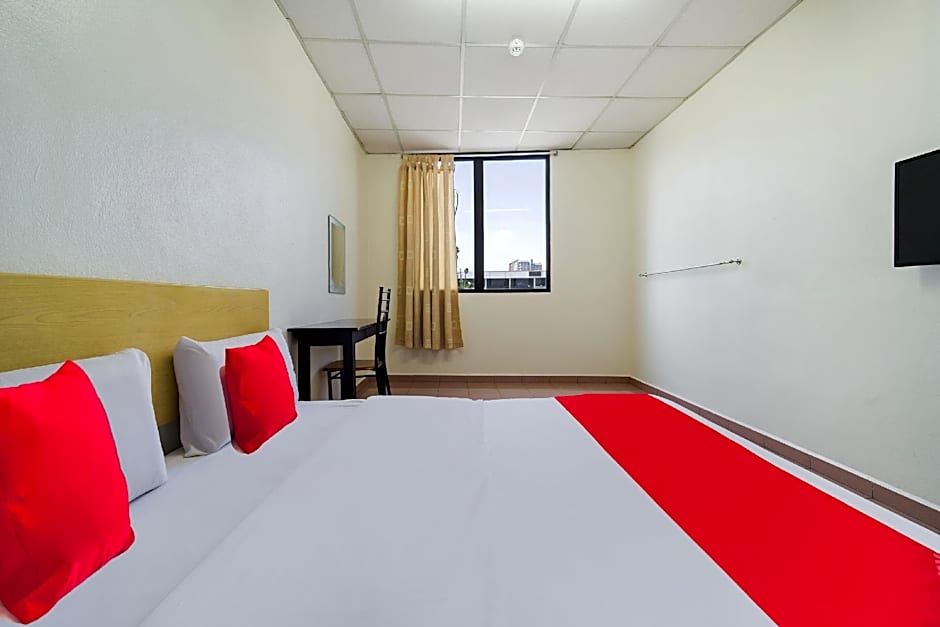 OYO 89461 CP Hotel