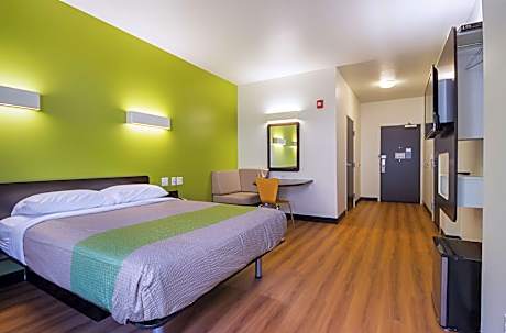 1 QUEEN BED | NON-SMK, MINI FRIDGE, HEAR IMPAIR