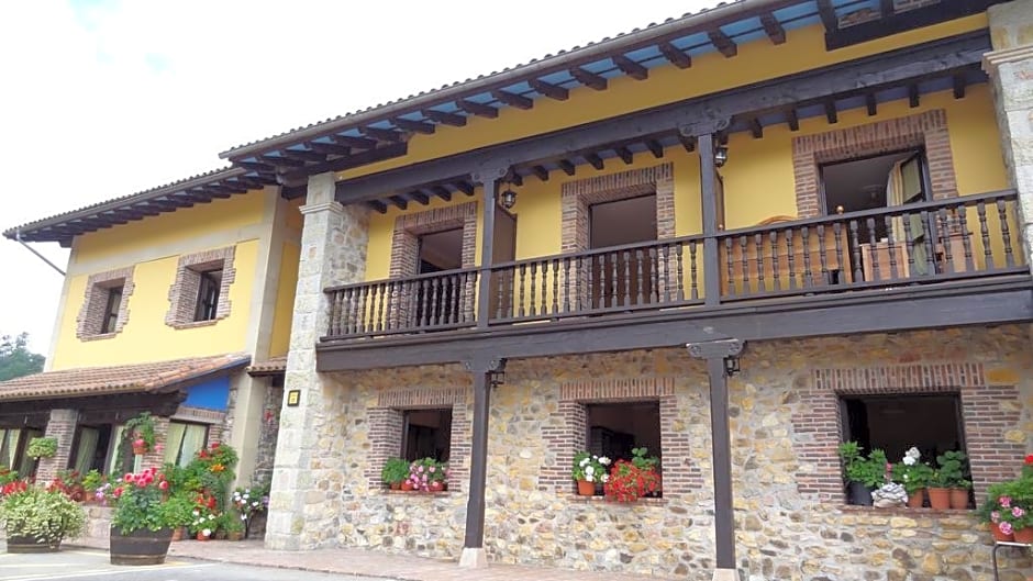 Hotel Intriago I & II