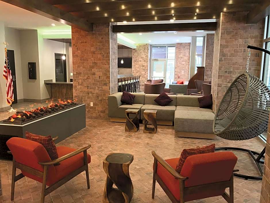 La Quinta Inn & Suites by Wyndham New Orleans Downtown