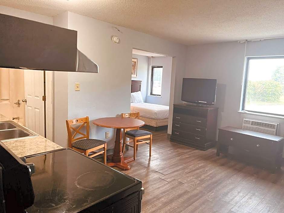 Palace Inn & Suites - Newport News/Jefferson Ave