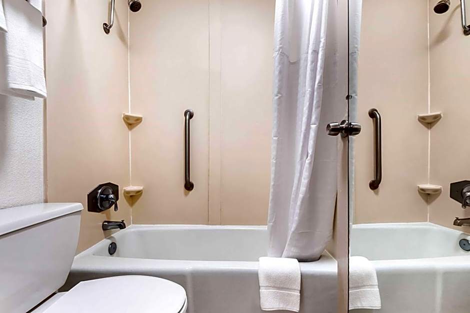 Super 8 by Wyndham Baton Rouge/I-10