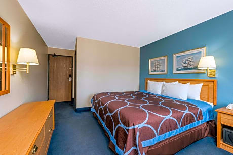 1 King Bed Non-Smoking