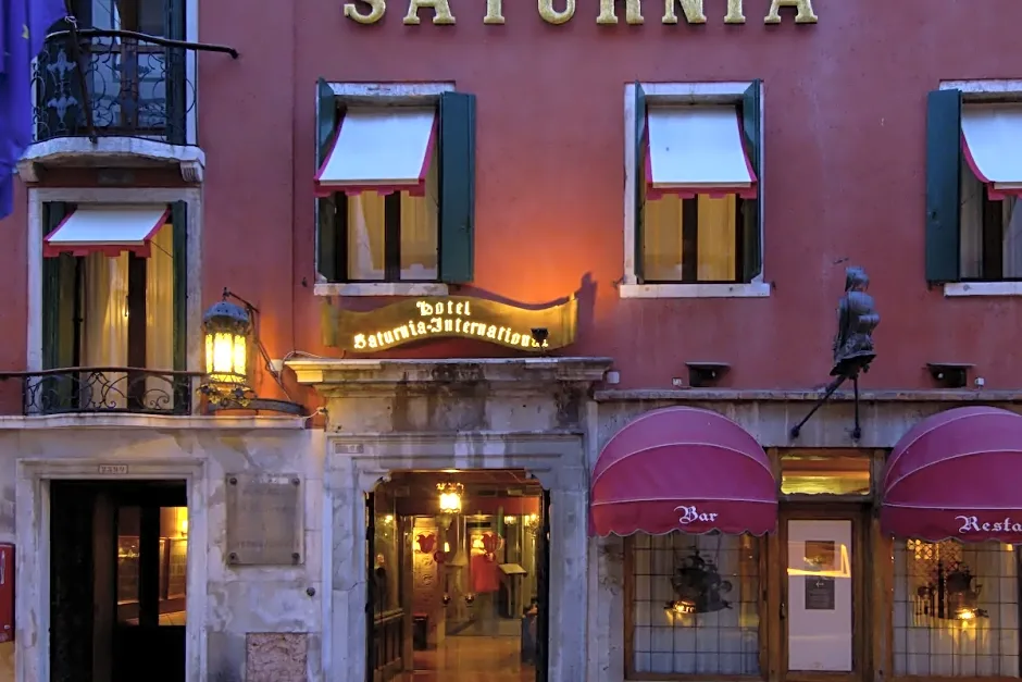 Hotel Saturnia & International