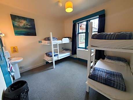 Quadruple Room with Private Bathroom