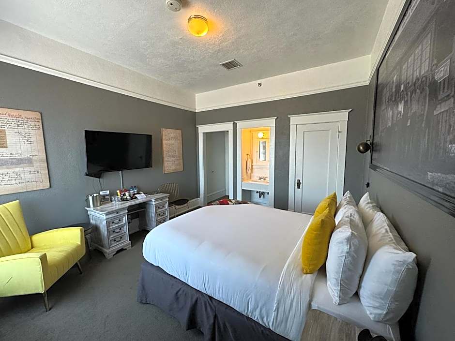 Photo 1 of 4 of Historic 1 Queen Bed
