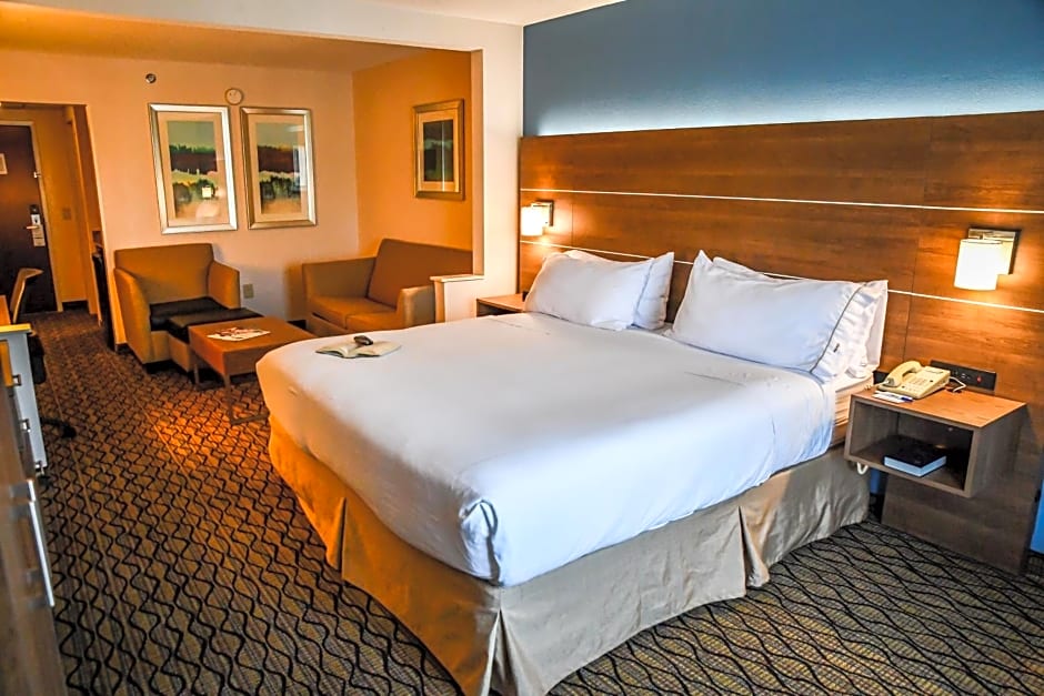 Holiday Inn Express Hotel & Suites - Concord, an IHG Hotel