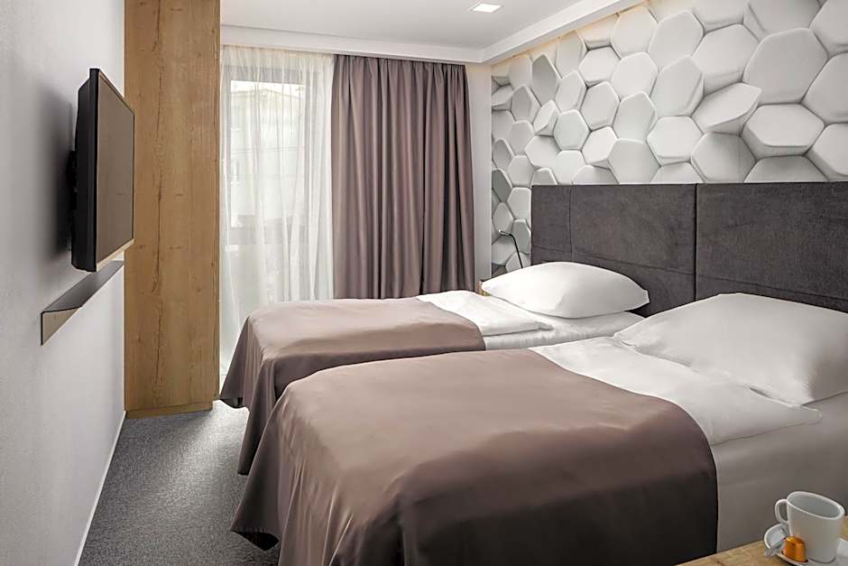 4 SMART HOTEL