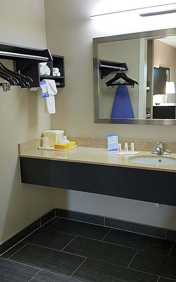 Baymont by Wyndham Clarksville