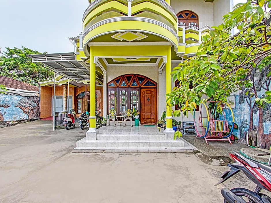 SPOT ON 92188 Ndalem Eyang Guesthouse Syariah