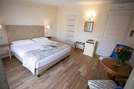 Double Room with Balcony and Sea View