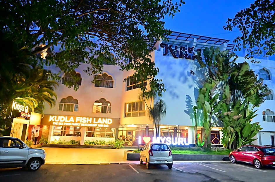 i-ROOMZ Maya's Kings Kourt