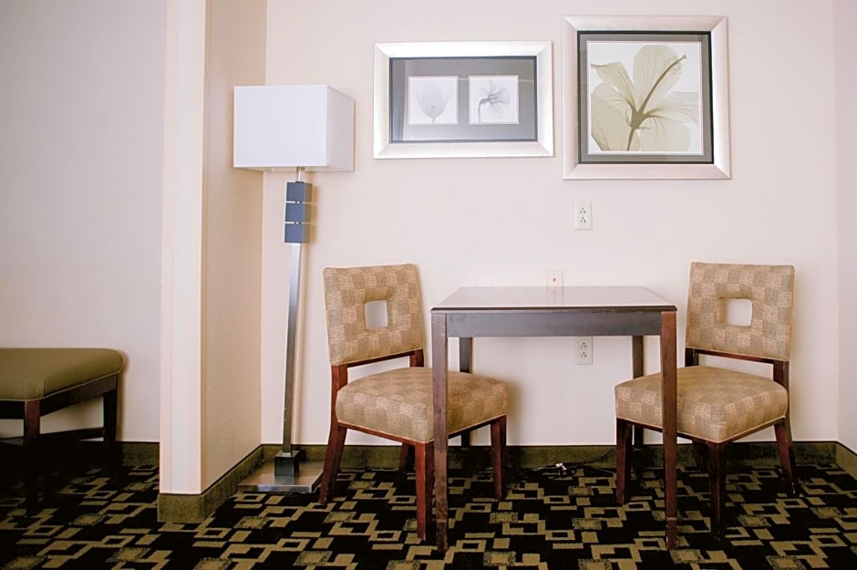 Holiday Inn Express Hotel & Suites Raleigh Sw - At Nc State