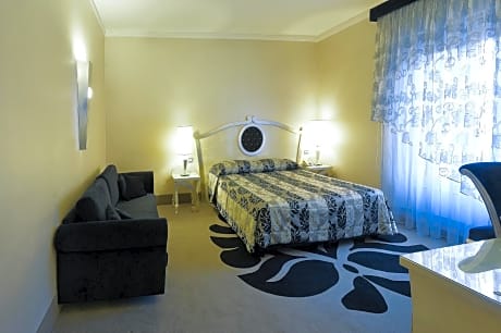 Double Room (1 Adult)