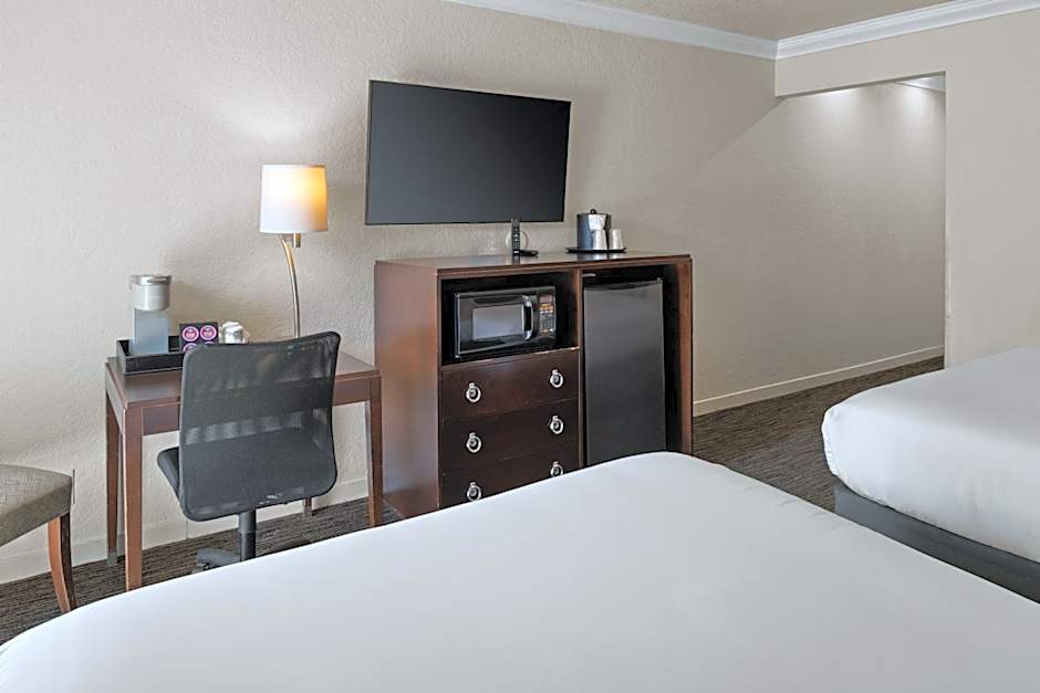Cannery Row Inn