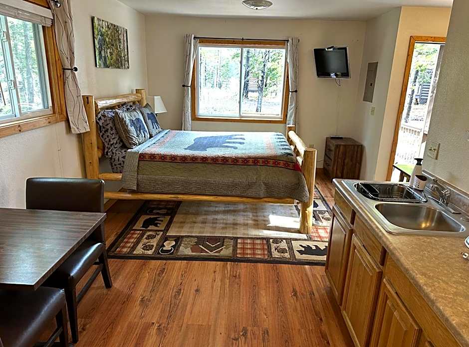 Summit Mountain Lodge and Steakhouse