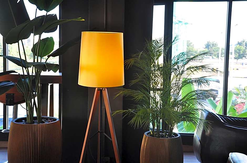 The Bedrooms Maeklong and Services Apartment