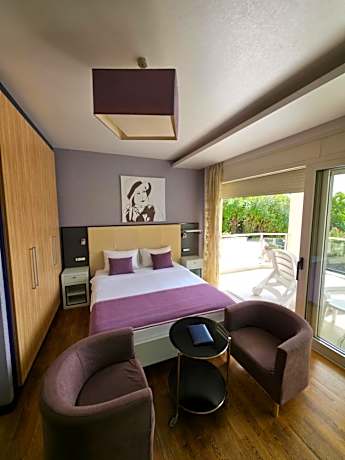 Double or Twin Room with Balcony and Sea View