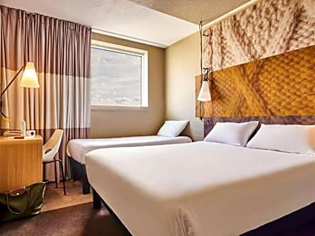 Standard Room with One Double Bed and One Single Bed