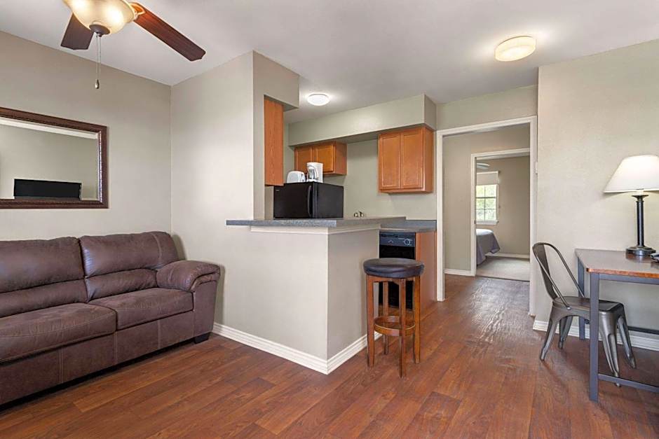 Eagle's Den Three Rivers Texas a Travelodge by Wyndham