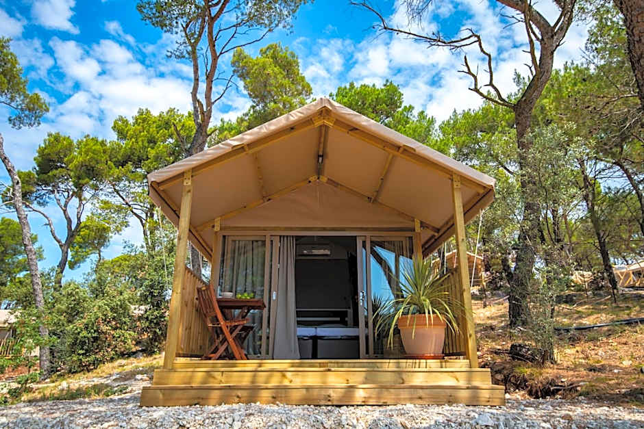 Arena One 99 Glamping