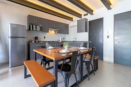 3Ph Amazing 2Bdrm 2bath private terrace fits 10