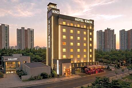 KNox Hotel