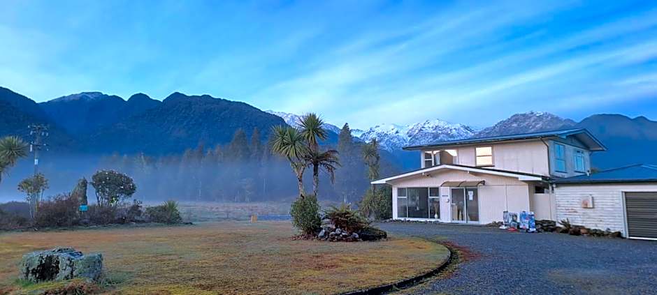 Glacier View Motel